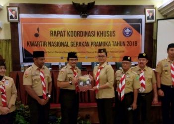 Penyerahan Secara Simbolis Buku Meretas Jejak Sri Sultan Hamengku Buwono IX, Bapak Pramuka Indonesia