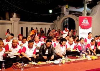 Dhahar Kembul Tumpengan Pancasila Sri Sultan Hamengku Buwono X Lesehan Bersama Rakyat