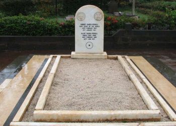 Makna Simbol Khusus di Batu Nisan Baden Powell