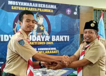 Penyerahan Palu Sidang Tanda Dibukanya Musyawarah Saka Widya Budaya Bakti Kwartir Cabang Gunungkidul 2019