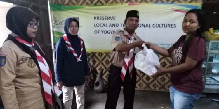 FOTO : Trauma Healing dan Distribusi Bantuan Pramuka Kwarcab Bantul di Wukirsari