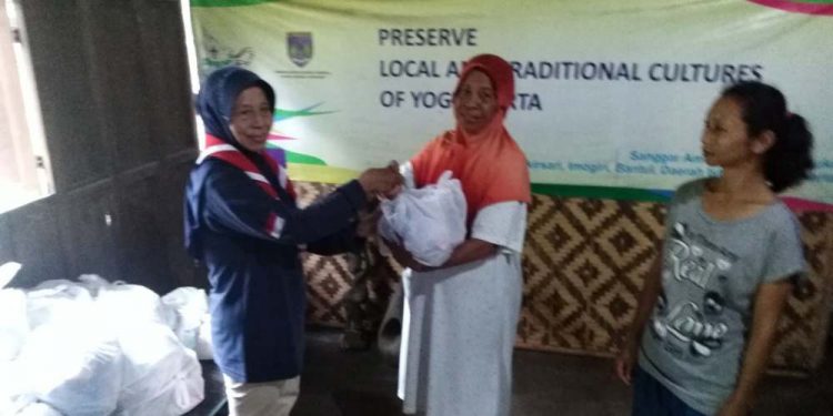 FOTO : Trauma Healing dan Distribusi Bantuan Pramuka Kwarcab Bantul di Wukirsari