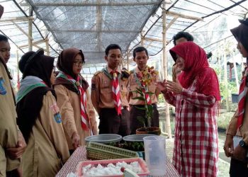 Anggota Saka Kalpataru Sleman Diajak Mengenal Budidaya Anggrek Vanda Tricolor
