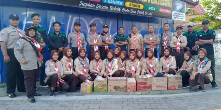 Saka Bhayangkara Kasihan Berbagi Takjil Buka Puasa di Perempatan Gose
