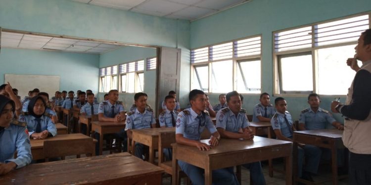 Tim EDT 2019 Dari Berbagai Latar Belakang Berkolaborasi Sampaikan Sosialisasi Tangguh Bencana
