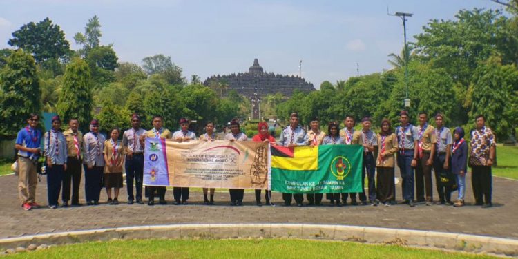 Rombongan Pengakap Malaysia Ini Dipandu Saka Pariwisata Cabang Magelang Berkeliling Borobudur