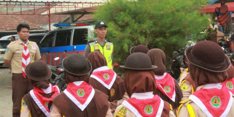 Pergantian Tahun, Pramuka Peduli Kwarcab Bantul Berjaga di Pantai Parangtritis