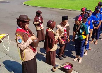 Pramuka New Caledonia Disambut dengan Upacara Adat di Racana UGM