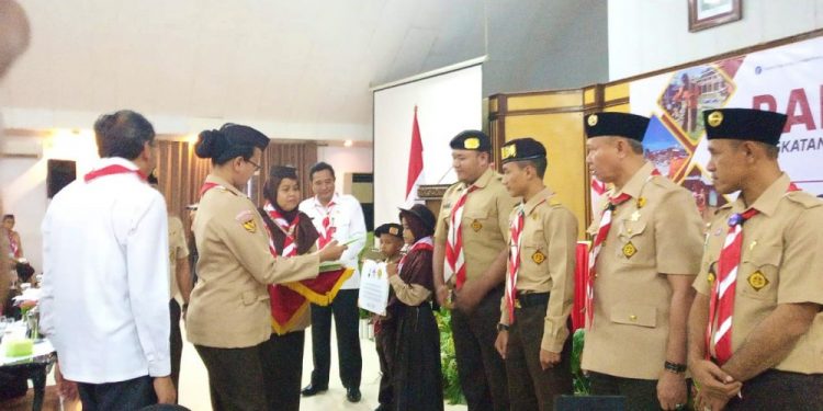 Kwarnas Sampaikan Bantuan kepada Kwartir Gerakan Pramuka yang Terdampak Gempa