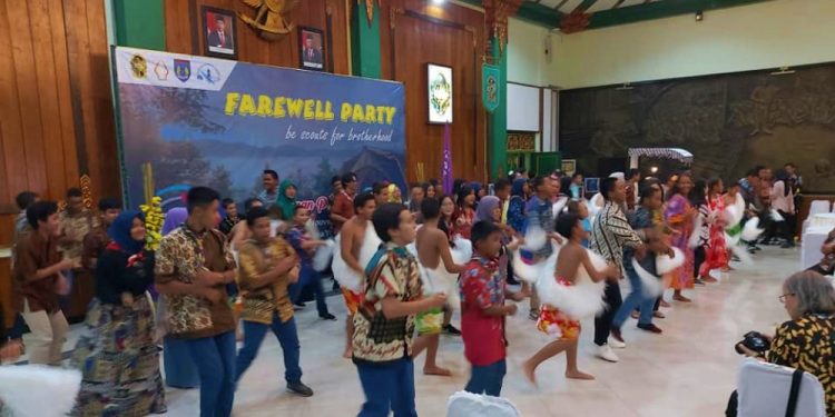 Tarian Waipeipei dan Maumere Menjadi Penutup Acara Farewell Party Kunjungan Pramuka New Caledonia