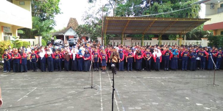 Deklarasi Move On Guru dan Siswa SMPN 1 Turi Sleman Bangkitkan Semangat untuk Terus Belajar