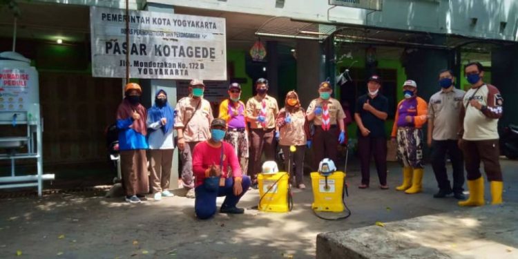 Aksi Pramuka Peduli Penanggulangan COVID-19 di Pasar Kotagede Dipimpin Kak Arifin Budiharjo