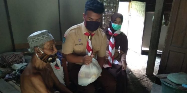 Kwarran Dlingo Bantul Berbagi Sembako kepada Warga Terdampak COVID-19