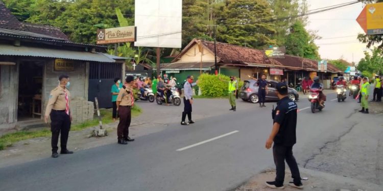 Pramuka Peduli Kwarcab Bantul Berpartisipasi dalam Pengamanan Natal 2020 di Gereja HKTY Ganjuran