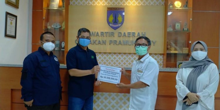 Kwarcab Kota Yogyakarta Serahkan Hasil Bumbung Kemanusiaan kepada Kwarda DIY