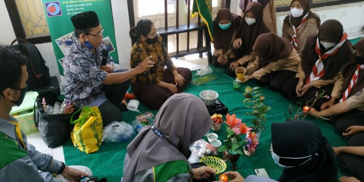 Anggota dan Calon Anggota Saka Kalpataru Sleman Antusias Berlatih Pengelolaan Sampah Mandiri