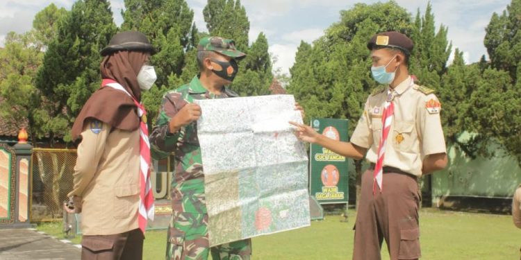 FOTO : Saka Wira Kartika Sleman Berlatih Krida di Lapangan Upacara Kodim 0732