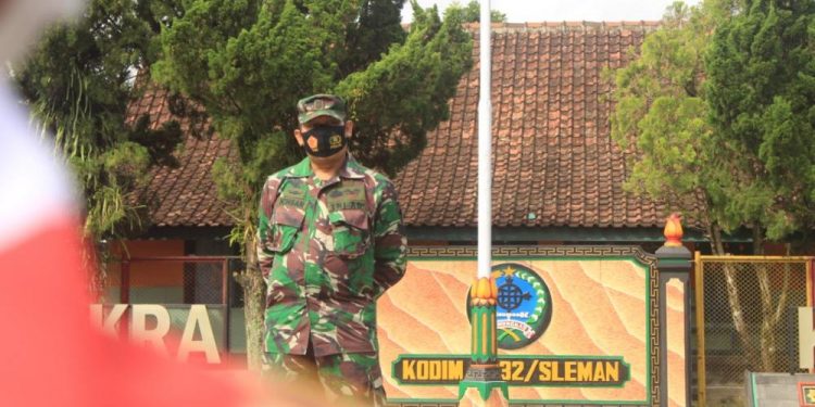 FOTO : Saka Wira Kartika Sleman Berlatih Krida di Lapangan Upacara Kodim 0732