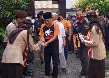 Pramuka DIY Menjadi Petugas Penerapan Prokes pada Pemakaman KGPH Hadiwinoto di Makam Hastorenggo