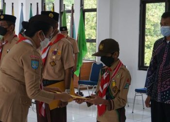13 Anggota Pramuka DIY Menerima Tanda Penghargaan Lencana Teladan