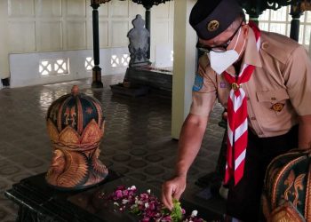 Kwarda DIY Melaksanakan Ziarah Makam sebagai Rangkaian Peringatan Hari Pramuka ke-60