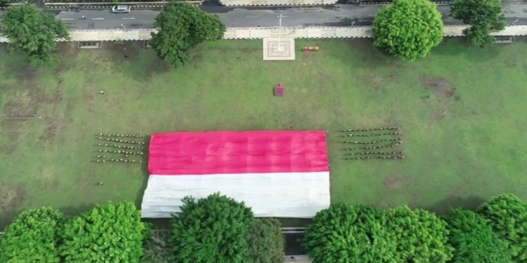 Atraksi Pembentangan Merah Putih dan Flashmob Tari Beksan Nir Corona Menghiasi Apel Penutupan Barata XXXVI