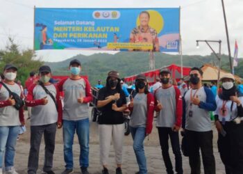 Pramuka DIY Turut Berpartisipasi dalam Aksi Bersih Pantai dan Pencanangan Bulan Cinta Laut di Pantai Parangkusumo