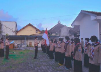 20 Anggota Ambalan Soekarno-Fatmawati SMKN 2 Depok Dilantik Menjadi Penegak Laksana