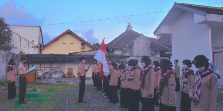 20 Anggota Ambalan Soekarno-Fatmawati SMKN 2 Depok Dilantik Menjadi Penegak Laksana