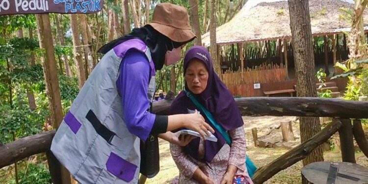 Karya Bakti Lebaran 2022, Saka Pariwisata Bantul Edukasi Pengunjung Kawasan Wisata Mangunan