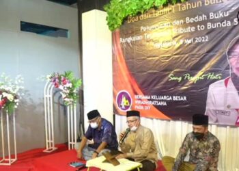 Satu Tahun Kepergian Bunda Siswanti, Kerabat Wiradhiratsaha Gelar Doa Bersama dan Peluncuran Buku