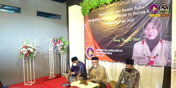 Satu Tahun Kepergian Bunda Siswanti, Kerabat Wiradhiratsaha Gelar Doa Bersama dan Peluncuran Buku