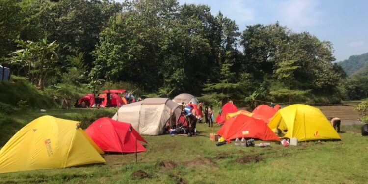 Ratusan Pamuka Padmanaba Ikuti Ujian Perkemahan di Desa Wisata Tinalah