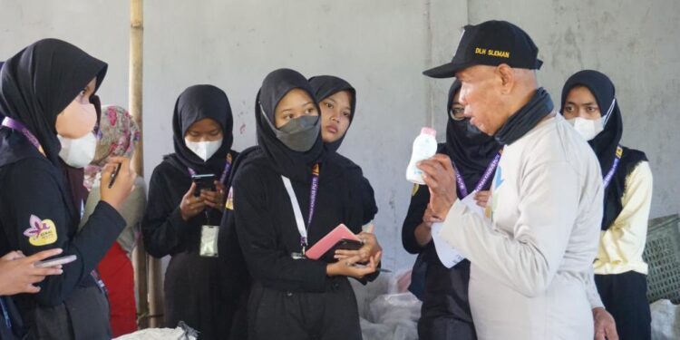Peserta Kemah Khusus Putri Kwarcab Sleman Tahun 2022 Kunjungi Tempat Pengolahan Sampah 3R Ben Resik