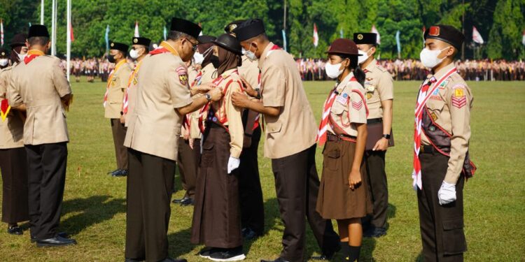 Agistya, Penggalang dari Gunungkidul Menerima Lencana Teladan pada Upacara Peringatan Hari Pramuka ke-61 di Cibubur