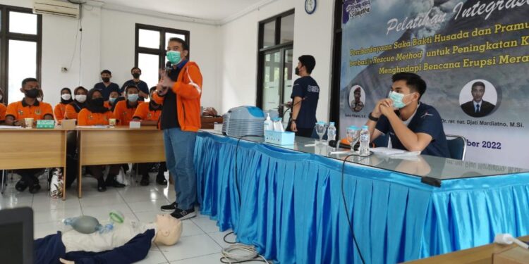 Peserta Pelatihan Integrasi Berbasis Rescue Method Mendapatkan Materi Kegawatdaruratan Medis Umum
