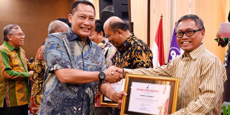 Kwarda DIY Menerima Piagam Penghargaan atas Partisipasinya dalam Mendukung Jamnas XI 2022