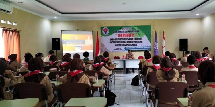 Pelatihan Kewirausahaan Kwarcab Gunungkidul, Peserta Mendapatkan Materi Membatik sebagai Penguatan Budaya