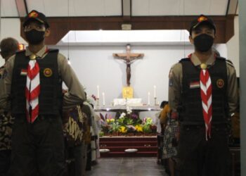 Puluhan Anggota Saka Bhayangkara Seyegan Bantu Pam Natal 2022