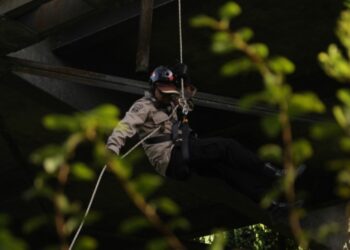 Latihan Materi P2BA, Saka Bhayangkara Seyegan Tingkatkan Keterampilan Rappeling