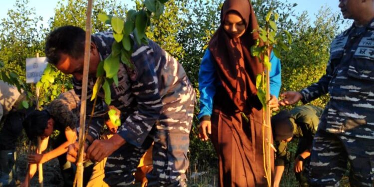 Anggota Saka Bahari Bantul Turut Berpartisipasi dalam Puncak Penanaman Mangrove Nasional di Pantai Samas