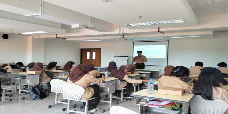 DKC Kota Yogyakarta Ajak Peserta Dianpinsat SMA N 3 Yogyakarta Belajar Membuat Program Kerja