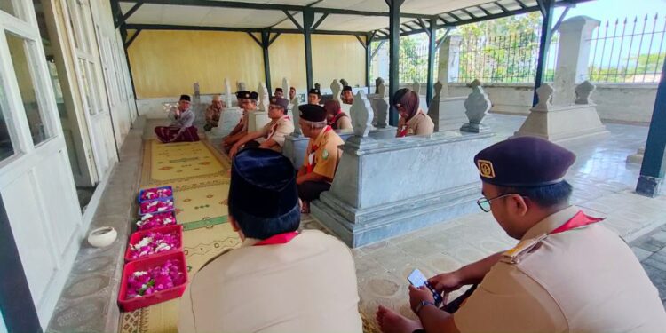 Rangkaian Agenda Peringatan Hari Pramuka ke-62, Kwarda DIY Melaksanakan Ziarah Makam