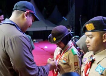 Penutupan Rainas XII Tahun 2023, Menpora Sematkan TISKA kepada Perwakilan Peserta