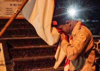 Pramuka SMP Negeri 4 Ngaglik Melaksanakan Renungan di Monumen Palagan Tentara Pelajar