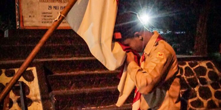 Pramuka SMP Negeri 4 Ngaglik Melaksanakan Renungan di Monumen Palagan Tentara Pelajar