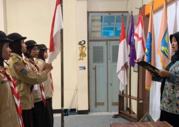 Dua Anggota Ambalan Srikandi SMK N 1 Yogyakarta Dilantik Menjadi Penegak Laksana