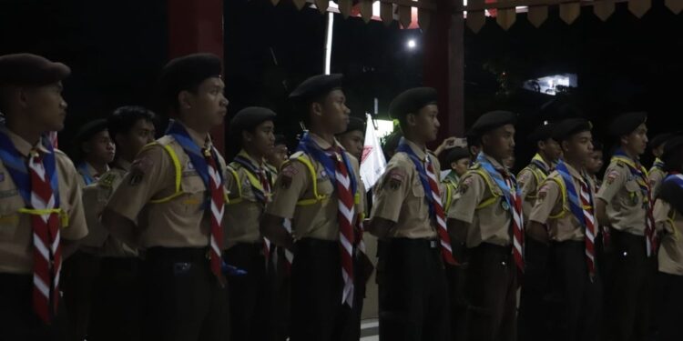 Pakaian Seragam Tambahan dan Penggunaan Scarf
