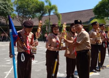 Pramuka MTsN 4 Gunungkidul Raih Juara di Lomba Baris Berbaris Tongkat Tingkat Kwarcab