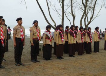 Pramuka UIN Sunan Kalijaga Resmi Melantik 19 Anggota Baru di Pantai Goa Cemara